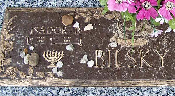 Isador Bilsky's gravestone (close-up)