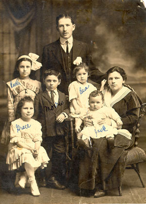 Bernard & Bessie and 5 children (1917)
