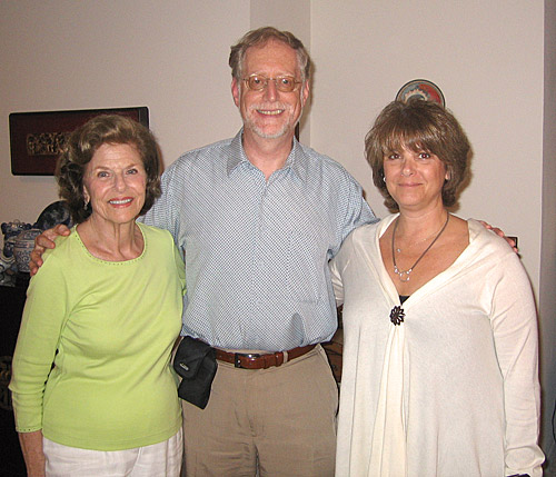 Dorothy and Cathy Graf with cousin Jerry Liebowitz (2005)