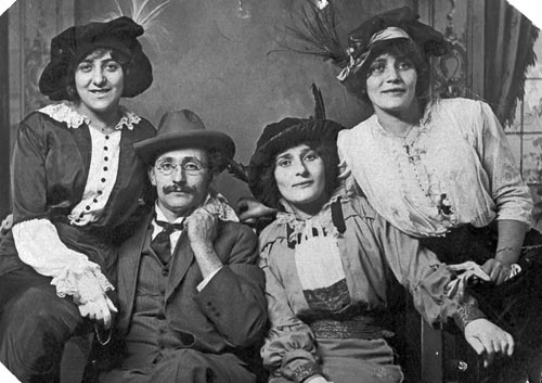 Raphael Perlman with sisters Theckla (?), Betty, and Sophie