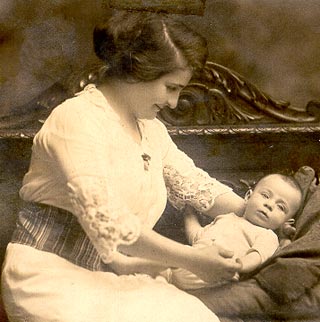 Theckla with baby Terry (1914)