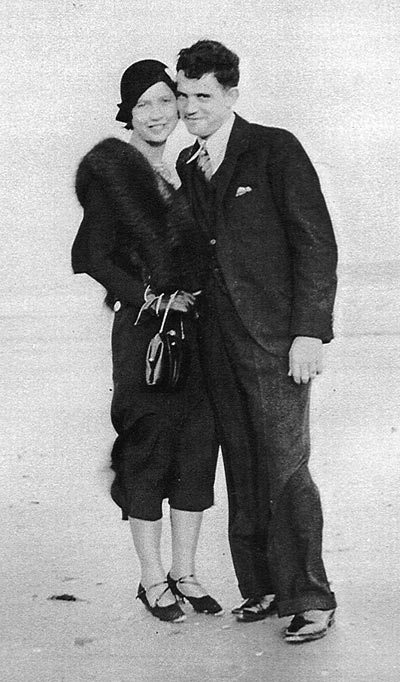 Dora Auerbach & George Cooper honeymooning in Atlantic City (1931)