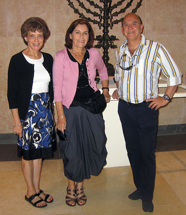 Sara with cousins Roni Liebowitz and Haim Zitman (2008)