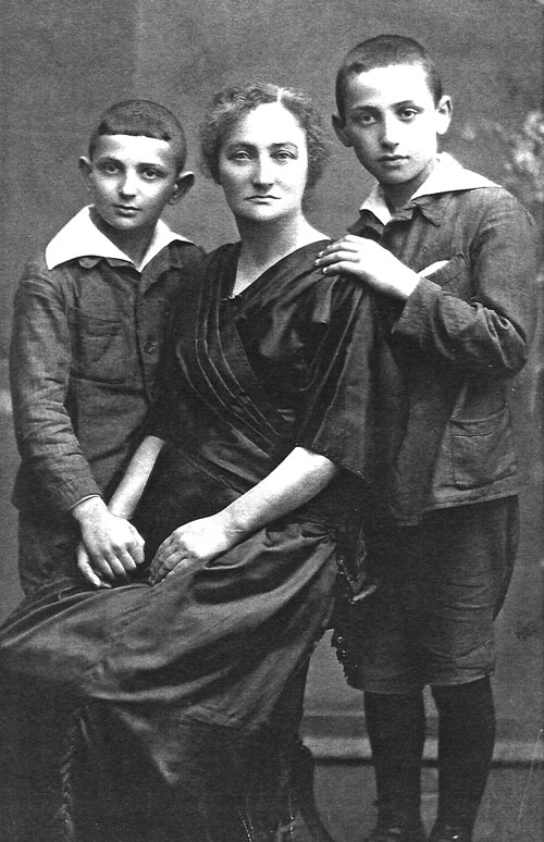 Shlomo, Syma, and Aubrey Urbach (abt 1925)