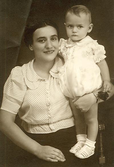 Sonia Seibel Resnitzky with baby Moyses (1939?)